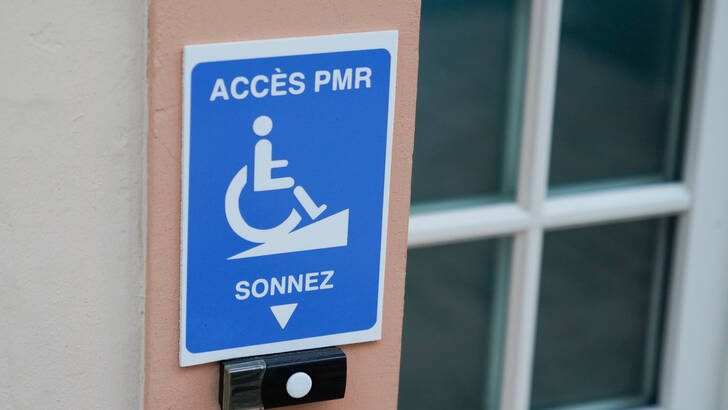 Comment assurer la sécurité des PMR et personnes handicapées?